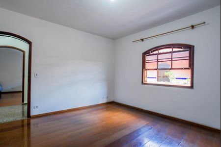 Casa à venda com 330m², 5 quartos e 6 vagasQuarto 4