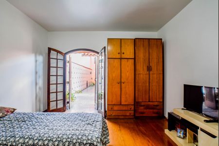 Casa à venda com 330m², 5 quartos e 6 vagasQuarto 5