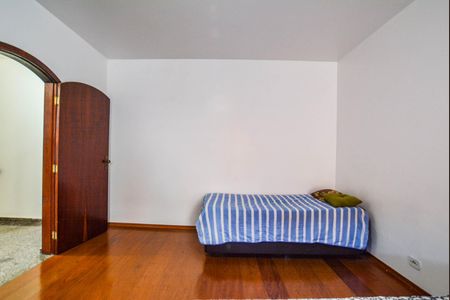 Casa à venda com 330m², 5 quartos e 6 vagasQuarto 5