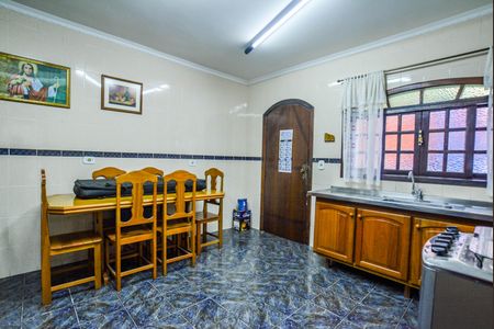 Casa à venda com 330m², 5 quartos e 6 vagasCozinha 2