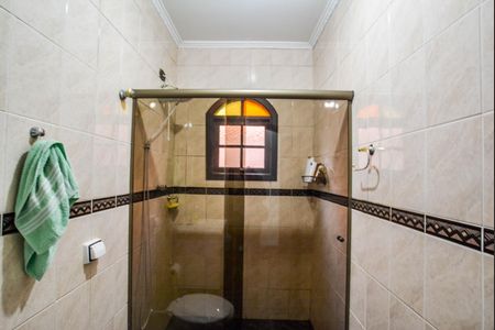 Casa à venda com 330m², 5 quartos e 6 vagasBanheiro 1