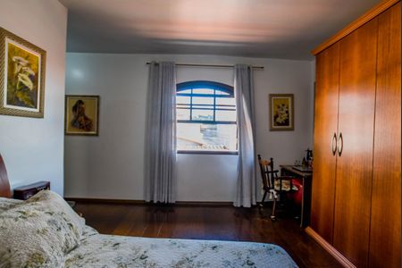 Casa à venda com 330m², 5 quartos e 6 vagasQuarto Suíte