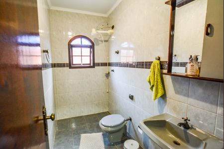 Casa à venda com 330m², 5 quartos e 6 vagasBanheiro 2