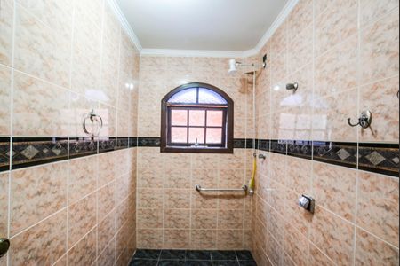 Casa à venda com 330m², 5 quartos e 6 vagasBanheiro 3