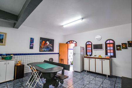 Casa à venda com 330m², 5 quartos e 6 vagasSalão