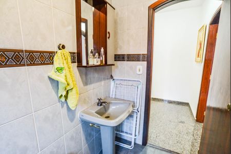 Casa à venda com 330m², 5 quartos e 6 vagasBanheiro 2