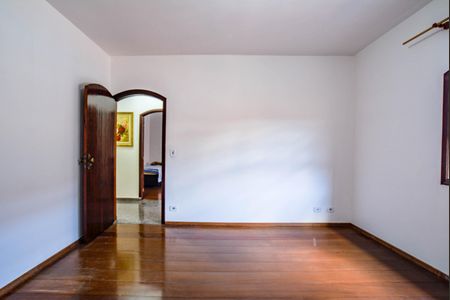 Casa à venda com 330m², 5 quartos e 6 vagasQuarto 4