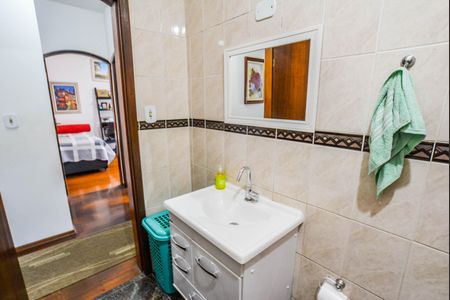 Casa à venda com 330m², 5 quartos e 6 vagasBanheiro 1