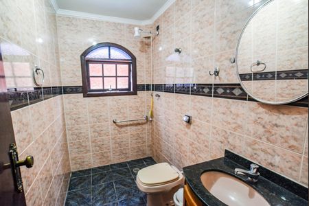 Casa à venda com 330m², 5 quartos e 6 vagasBanheiro 3