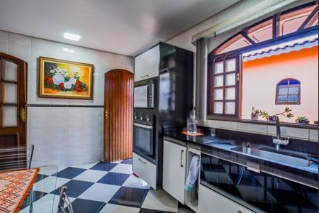 Casa à venda com 330m², 5 quartos e 6 vagasCozinha 1