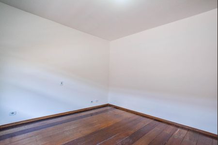 Casa à venda com 330m², 5 quartos e 6 vagasQuarto 4