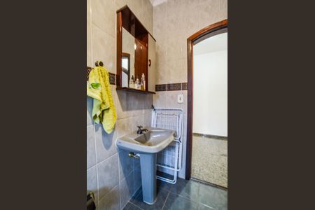 Casa à venda com 330m², 5 quartos e 6 vagasBanheiro 2