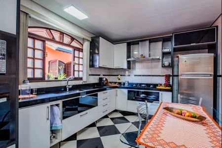 Casa à venda com 330m², 5 quartos e 6 vagasCozinha 1