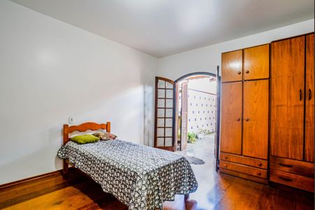 Casa à venda com 330m², 5 quartos e 6 vagasQuarto 5