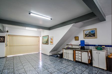 Casa à venda com 330m², 5 quartos e 6 vagasSalão