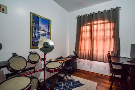 Casa à venda com 330m², 5 quartos e 6 vagasQuarto 2