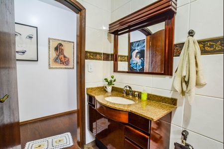 Casa à venda com 330m², 5 quartos e 6 vagasBanheiro da Suíte