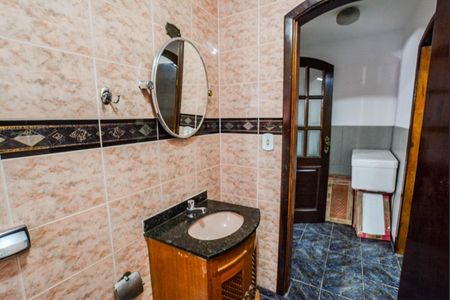 Casa à venda com 330m², 5 quartos e 6 vagasBanheiro 3