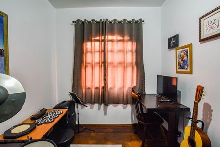 Casa à venda com 330m², 5 quartos e 6 vagasQuarto 2