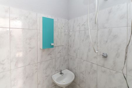 Banheiro de casa para alugar com 1 quarto, 23m² em Parque Ramos Freitas, São Paulo