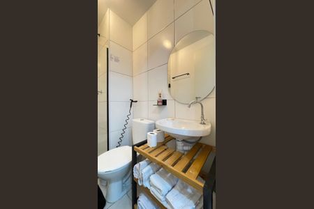 Studio para alugar com 33m², 1 quarto e sem vaga Studio para alugar com 33m², 1 quarto e sem vagaBanheiro