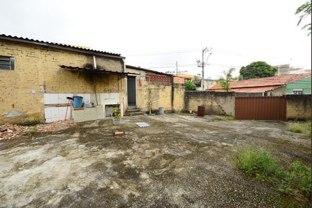 Casa à venda com 384m², 2 quartos e 8 vagas Casa à venda com 384m², 2 quartos e 8 vagasQuintal