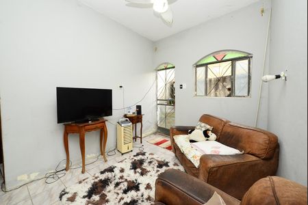 Casa à venda com 384m², 2 quartos e 8 vagas Casa à venda com 384m², 2 quartos e 8 vagasSala