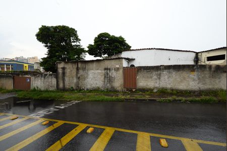 Casa à venda com 384m², 2 quartos e 8 vagas Casa à venda com 384m², 2 quartos e 8 vagasFachada