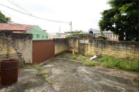 Casa à venda com 384m², 2 quartos e 8 vagas Casa à venda com 384m², 2 quartos e 8 vagasQuintal