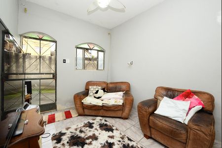 Sala de casa à venda com 2 quartos, 384m² em Eldorado, Contagem