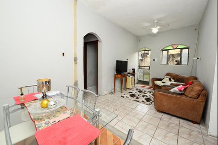 Sala de casa à venda com 2 quartos, 384m² em Eldorado, Contagem