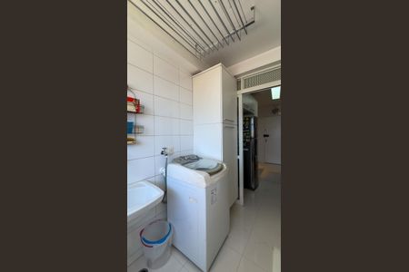 Apartamento à venda com 110m², 2 quartos e 2 vagas Apartamento à venda com 110m², 2 quartos e 2 vagasCozinha e Área de Serviço