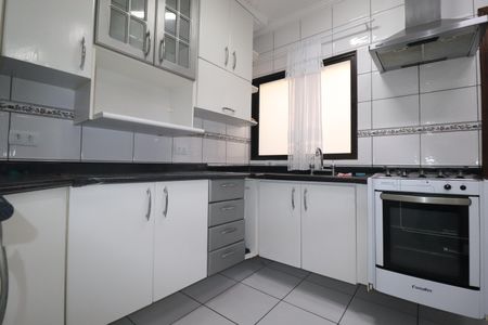 Apartamento à venda com 200m², 2 quartos e 2 vagasCozinha