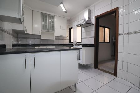 Apartamento à venda com 200m², 2 quartos e 2 vagasCozinha
