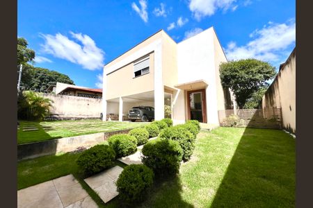 Casa à venda com 600m², 6 quartos e 4 vagasEntrada