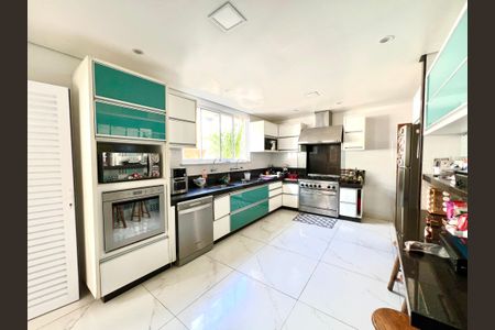 Casa à venda com 600m², 6 quartos e 4 vagasCozinha