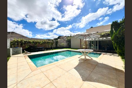 Casa à venda com 600m², 6 quartos e 4 vagasPiscina