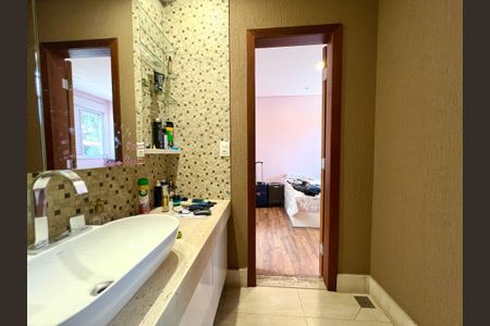 Casa à venda com 600m², 6 quartos e 4 vagasBanheiro 2
