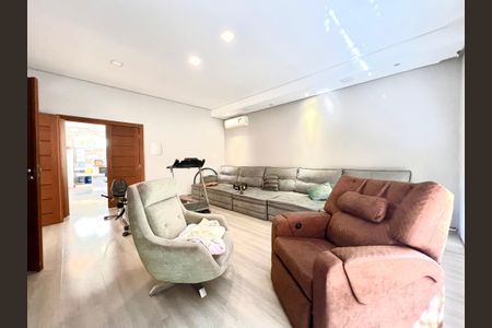 Casa à venda com 600m², 6 quartos e 4 vagasSala de TV