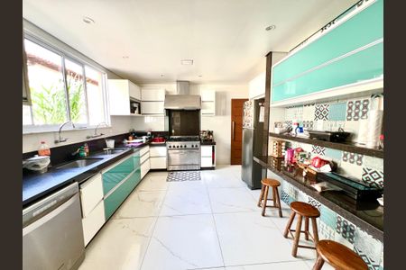 Casa à venda com 600m², 6 quartos e 4 vagasCozinha