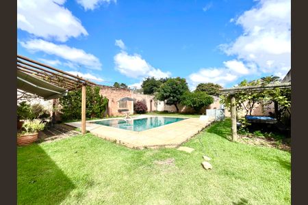 Casa à venda com 600m², 6 quartos e 4 vagasVista