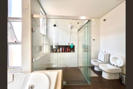 Casa à venda com 600m², 6 quartos e 4 vagasBanheiro da Suíte