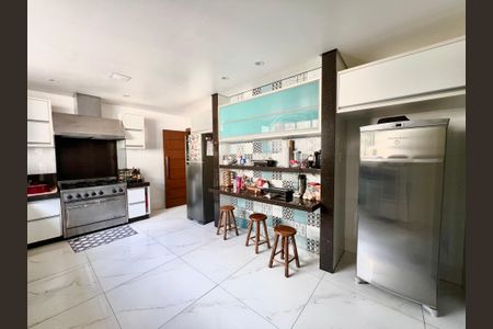 Casa à venda com 600m², 6 quartos e 4 vagasCozinha