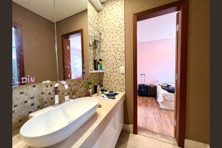 Casa à venda com 600m², 6 quartos e 4 vagasBanheiro 2