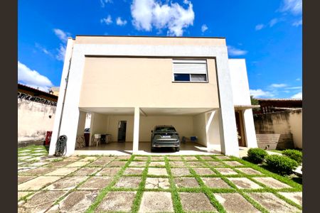 Casa à venda com 600m², 6 quartos e 4 vagasEntrada