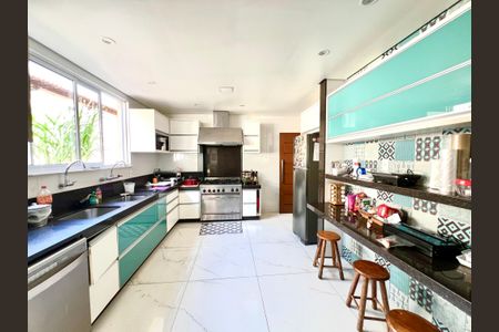 Casa à venda com 600m², 6 quartos e 4 vagasCozinha