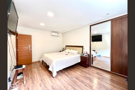 Casa à venda com 600m², 6 quartos e 4 vagasQuarto 5