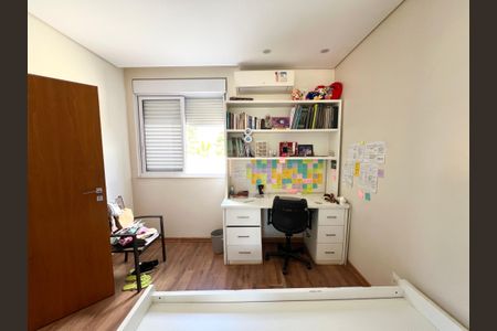 Casa à venda com 600m², 6 quartos e 4 vagasQuarto 2