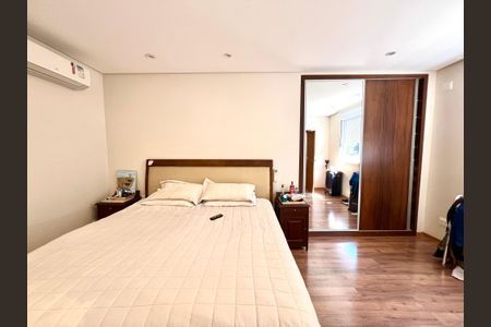 Casa à venda com 600m², 6 quartos e 4 vagasQuarto 5