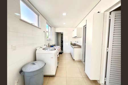 Casa à venda com 600m², 6 quartos e 4 vagasÁrea de Serviço